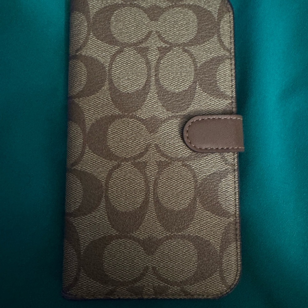 Coach IPhone 15 Pro Max Phone Folio/Case GUC